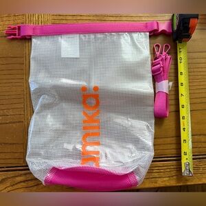 Amika Pink and White Bag with Orange Logo and set of 3 hair clips - new